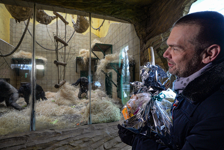 Křtiny samičky šimpanze učenlivého (fotografie: M. Pecuch)