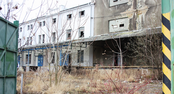 Problémový areál v Přeštické ulici se začal vyklízet