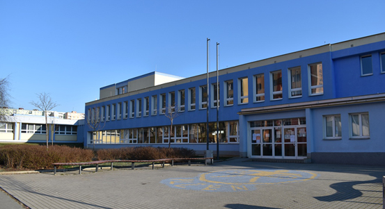 Plzeň ve svých základních školách zajišťuje výuku etikety pro děti