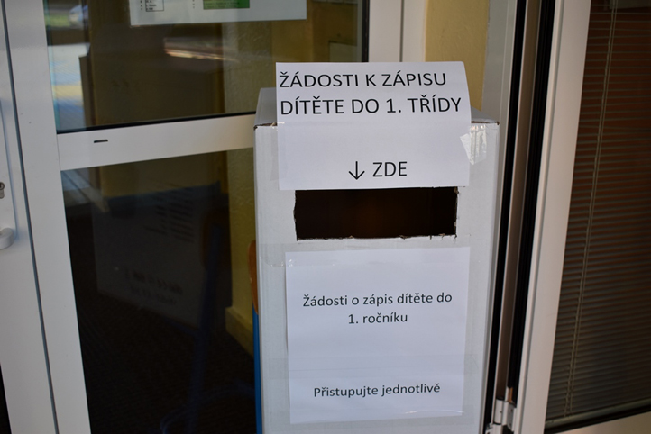 Příjem přihlášek na 31. ZŠ (fotografie: A. Jarošová)