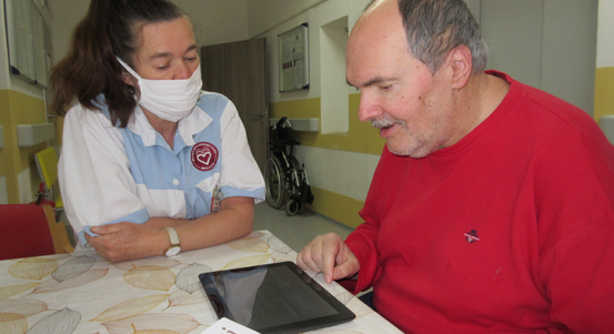 Plzeň vyhlásila dotační program na zdravotní péči v zařízeních sociálních služeb a svozové služby