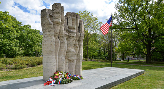 Plzeň si připomněla na náměstí Míru památku padlých