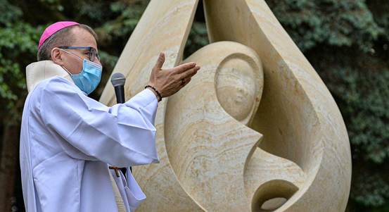 Socha svaté Anežky České zdobí atrium Nemocnice Privamed