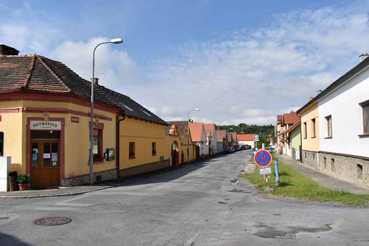 Ulice Na Rychtě v Hradišti (fotografie: A. Jarošová)