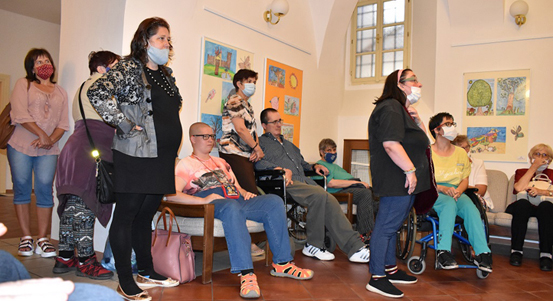 Na radnici vystavují klienti terapeutických dílen Motýl