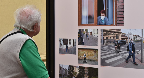 Co bylo za rouškami. Ukazuje nová výstava