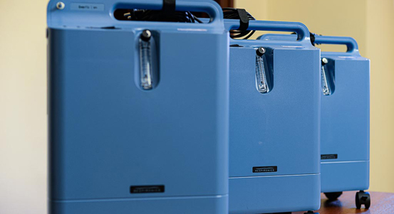 Společnost Podané ruce věnovala Plzni kyslíkové přístroje pro Městský ústav sociálních služeb