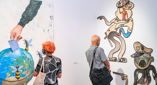 V Galerii města Plzně vystavují čtyři autoři malířská a sochařská díla