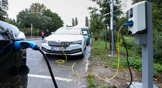 Město Plzeň má svou první nabíjecí stanici pro elektromobily