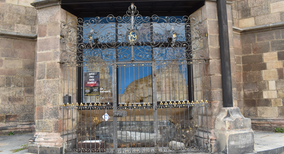 Svíce pro zemřelé letos proběhnou on-line, vzkaz k modlitbě mohou vhodit lidé u Andělíčka