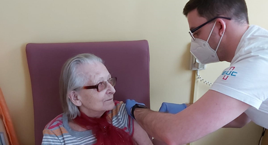 Většina zařízení pro seniory v Plzni už má naočkováno, či v nich vakcinace vrcholí