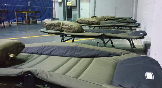 Evakuační krizové středisko v Depo2015 pro lidi bez domova je zcela zaplněno, město navýší kapacity