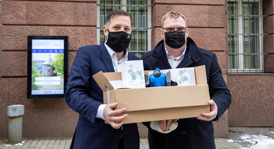 Město získalo od kraje kvalitní ochranné masky pro sociální pracovníky