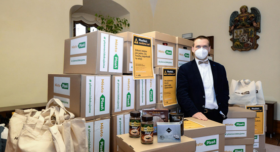 Plzeň poděkovala pracovníkům Fakultní nemocnice Plzeň. Poslala jim dary