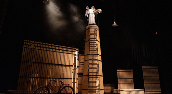 Divadlo bude vysílat záznam premiéry Postřižin