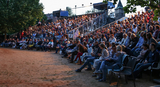 Divadelní léto zahraje pro zdravotníky. Poděkujte vstupenkou