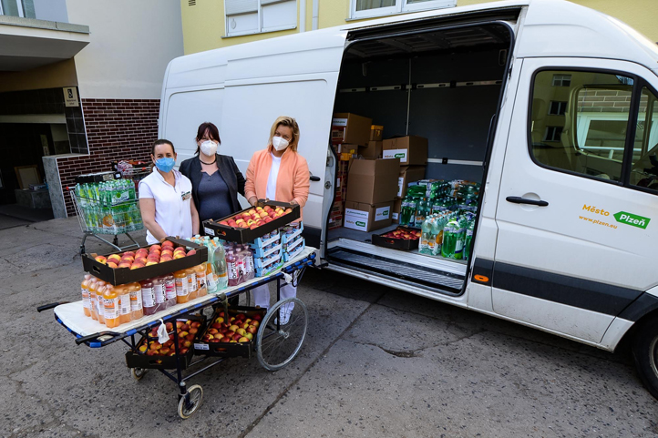 Dar pro Mulačovu nemocnici a Privamed (fotografie: M. Pecuch)