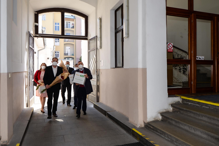 Předání darů pro KHS (fotografie: M. Pecuch)