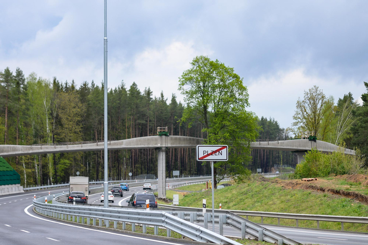 Nová lávka u Kamenného rybníka (fotografie: M. Pecuch)