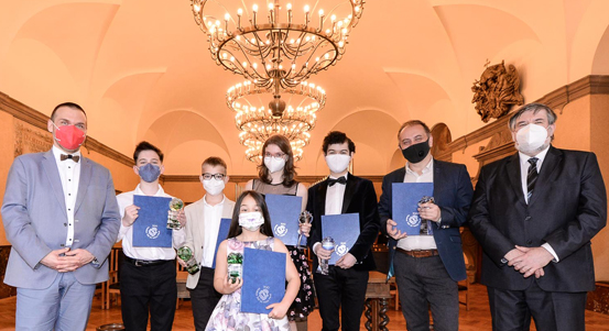 Mladí hudebníci převzali ocenění z rukou primátora města Plzně Martina Baxy