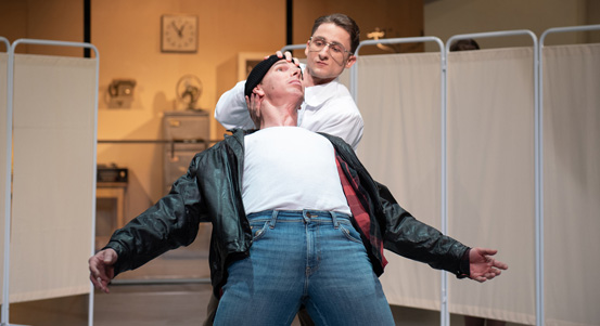 Divadlo uvede taneční adaptaci románu Vyhoďme ho z kola ven