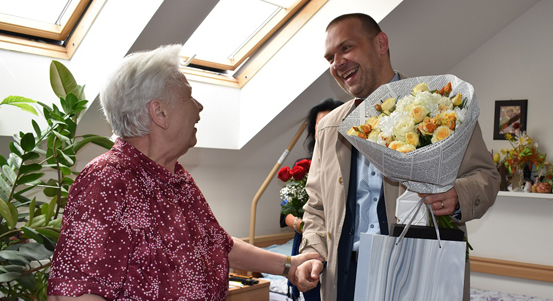 Anna Srbová oslavila osmdesátiny, popřál jí primátor Martin Baxa