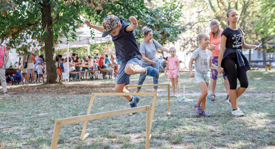 Jiráskovo náměstí žije i na podzim. Program vyvrcholí vystoupením holandského kytaristy a zpěváka Jeroena Smita