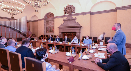 Radní města a kraje se potkali, jednali o galerii, filharmonii, projektu autonomního autobusu, novém systému v dopravě a dalších tématech