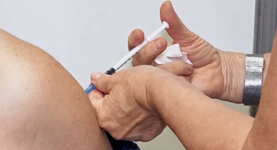 Za první týden fungování podali zdravotníci v očkovacím místě v Prioru 1743 dávek očkování