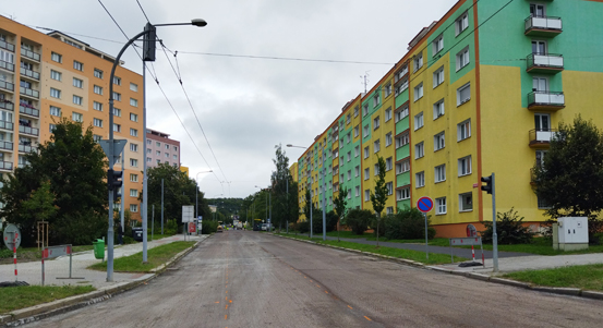 Část ulice Na Dlouhých v Doubravce získá nový asfaltový povrch