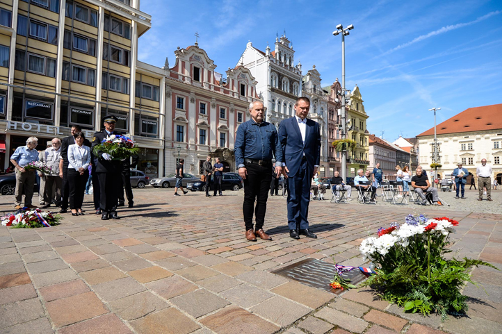 Vzpomínkové setkání na náměstí Republiky (foto: M. Pecuch)