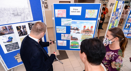 Růžovka slaví, před 51 lety přivítala první školáky