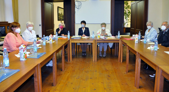 Se zástupci krajské organizace seniorů se sešla Eliška Bartáková, navrhla řešení problémů, se kterými se plzeňští senioři momentálně potýkají