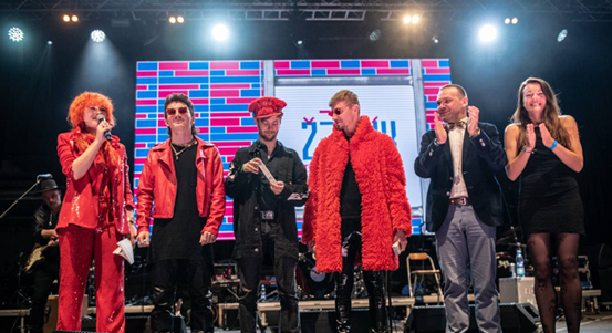Žebřík se v Plzni už konečně konal. Přijela řada hvězd české hudební scény