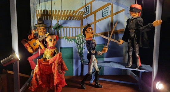 Náměstkyně Eliška Bartáková poděkovala řediteli Divadla Alfa za prezentaci plzeňského loutkářství v Japonsku