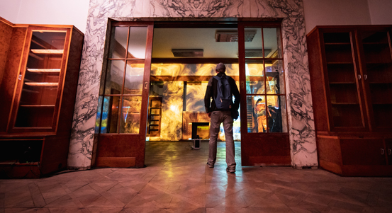 Byt rodiny Huga Semlera od Adolfa Loose rozsvítily instalace studentů Sutnarky