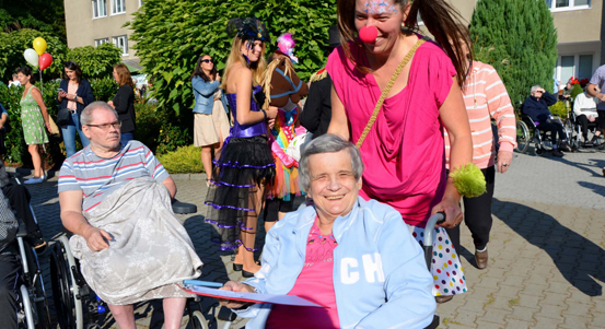 Městský ústav sociálních služeb uspořádal zahradní slavnost „Cirkus bude“