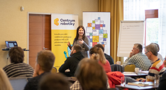 Kód, robot, škol(k)a. Konferenci pro učitele pořádal Dům zahraniční spolupráce a Centrum robotiky