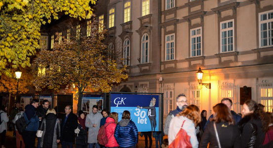 Výstava ve Smetanových sadech připomíná, že Gymnáziu Františka Křižíka je 30 let