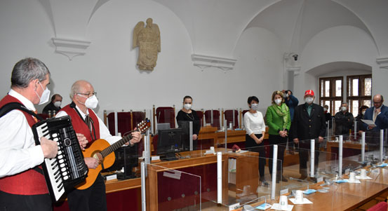 Senioři z partnerského Řezna si prohlédli radnici, přátelství trvá už 28 let