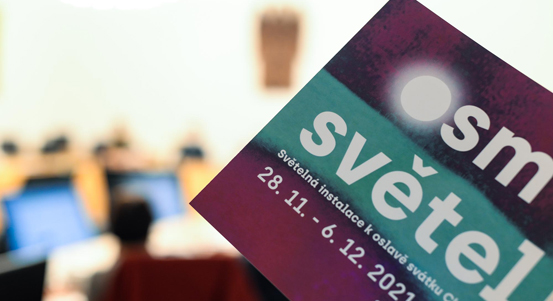 Osm světel rozzáří Starou synagogu. Unikátní světelná instalace oslaví židovský svátek Chanuku