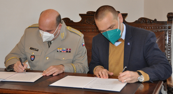 Plzeň podepsala smlouvu o spolupráci s Vojenským historickým ústavem