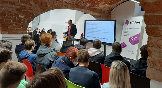 Plzeň vzdělává středoškoláky v podnikatelských dovednostech, a to přímo ve výuce