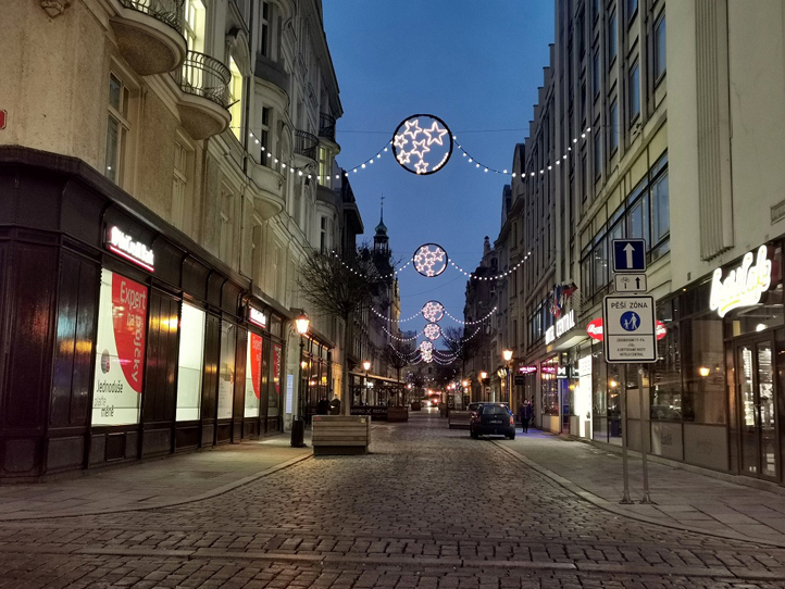 Plzeň odstrojuje vánoční výzdobu