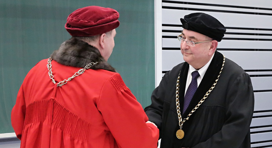 Děkan Lékařské fakulty v Plzni Jindřich Fínek nastupuje do druhého funkčního období