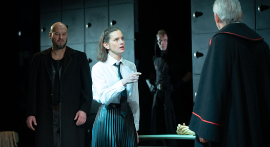 Divadelní hra Čarodějky ze Salemu, novinka v repertoáru DJKT, varuje před fanatismem a davovou hysterií