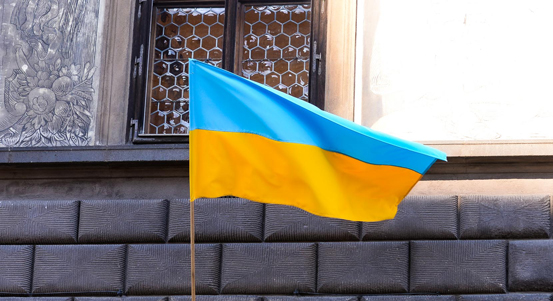 Na plzeňské radnici vlaje ukrajinská vlajka, město vyjadřuje solidaritu