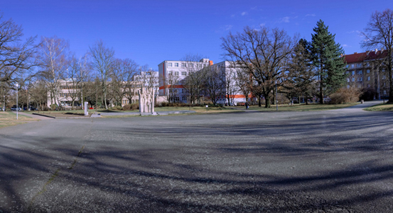 Divadelní léto letos postaví scénu na náměstí Míru. Uvede Podivné odpoledne dr. Zvonka Burkeho