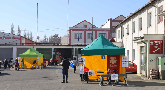 Systém humanitární pomoci ukrajinským uprchlíkům v Plzni. Primátor Pavel Šindelář a náměstek David Šlouf se seznámili s jeho fungováním v Cukrovarské