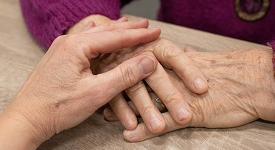 Ústav péče o seniory Třemošná a Linka bezpečí získají finanční podporu od Plzně